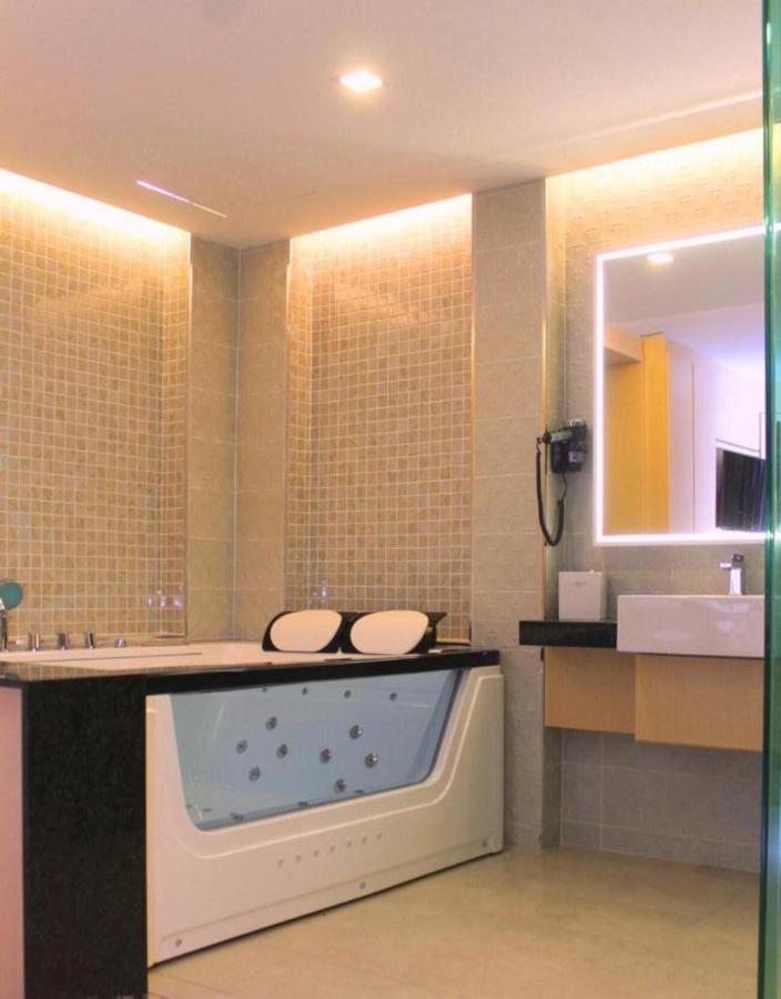 Geobay Hotel Johor Bahru Exterior foto